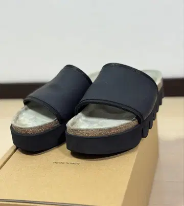 Hender Scheme caterpillar 샌들