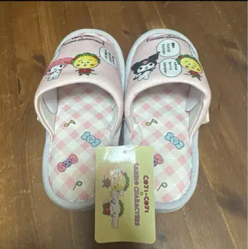 새상품 미사용품 택 포함 코지코지 산리오 슬리퍼 M 사이즈