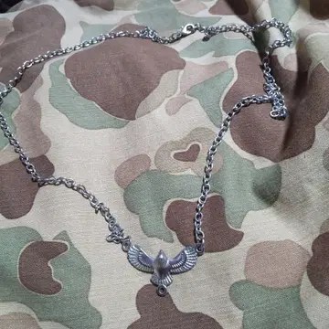 독수리 모티브 실버색 목걸이
