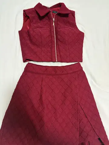 와인 레드 퀼팅 셋업