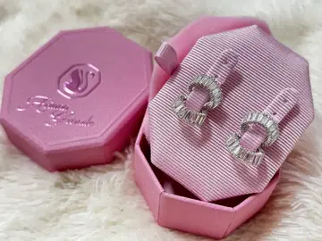 Ariana Grande x Swarovski 이어커프
