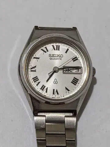1979년 세이코 빈티지 쿼츠 화이트 로만 문자판 데드스탁