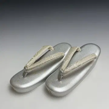 미사용 새상품 도쿄 아사쿠사 사오리 조리 M 사이즈