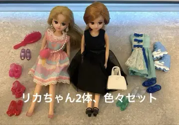 리카짱 인형 2체 세트 컬러풀 의류와 신발 포함