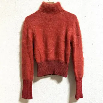 오렌지 터틀넥 크롭 스웨터