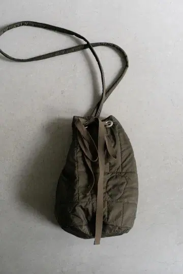 [ 새상품 ] RAINMAKER / QUILTED KINCHAKU BAG