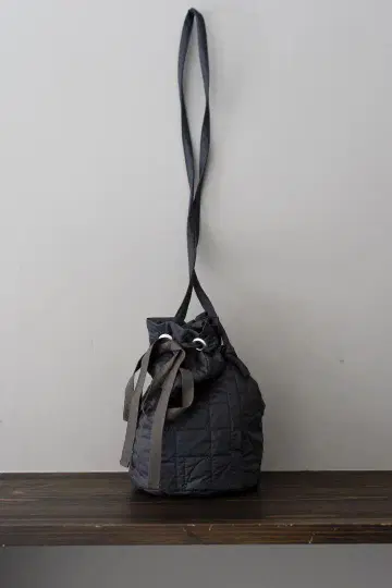 [ 새상품 ] RAINMAKER / QUILTED KINCHAKU BAG