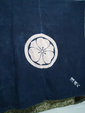 네이비 나염 대형 보자기 창 삼엽 아오이 문양 약 150 x 150