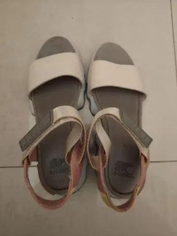 SOREL 화이트 컴포트 샌들