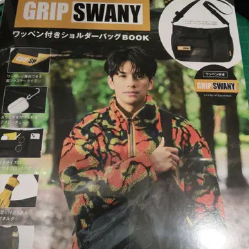 GRIP SWANY 와펜 부착 숄더백 BOOK