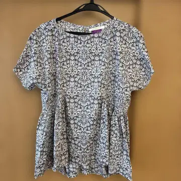 누키테파 Liberty Print Shirring Blouse