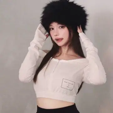 andmary 에밀리 오프숄더 상의