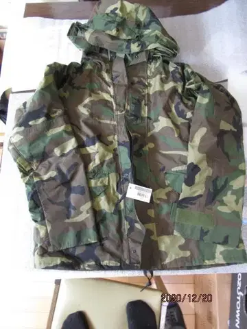 새상품 TAG M-S TEENIER사 Gortex parka