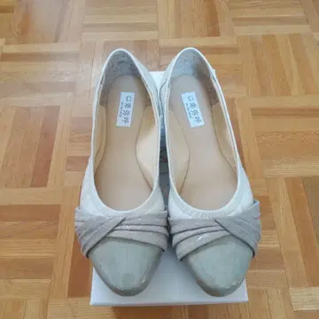 히미코 크로스 리본 스니커즈 펌프스 23.5cm 아이보리
