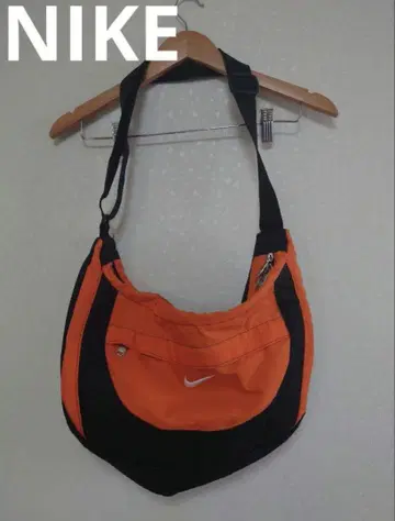 나이키 숄더백 초승달형 오렌지 최종 가격 인하