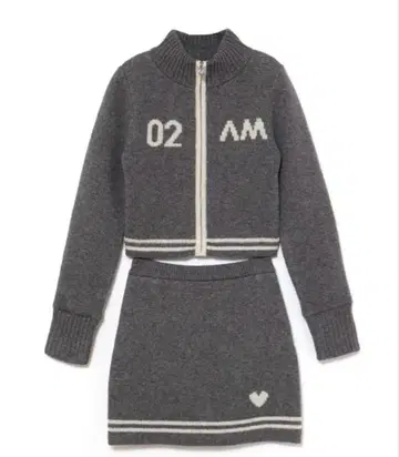 andmary Logo zip set up gray