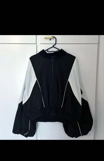 크롭 자켓 지나시스