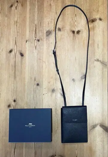 PELLE MORBIDA 숄더백 여권 케이스 네이비 가죽