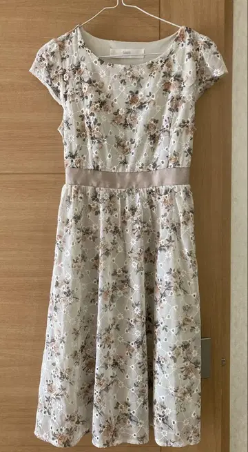 tocco closet 플라워 컷워크 자수 x 플라워 프린트 원피스