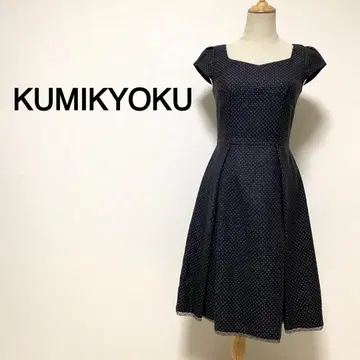 KUMIKYOKU 그레이 컬러 도트 무늬 슬리브리스 원피스