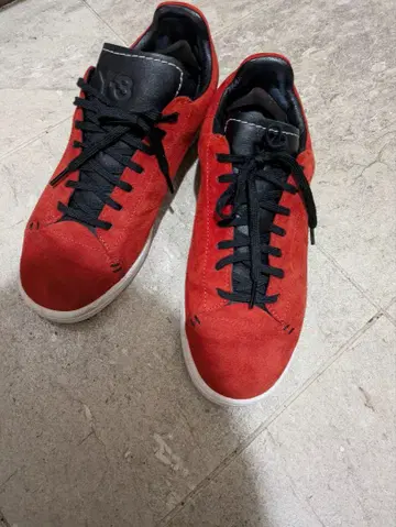 Y-3 빨간색 스웨이드 스니커즈