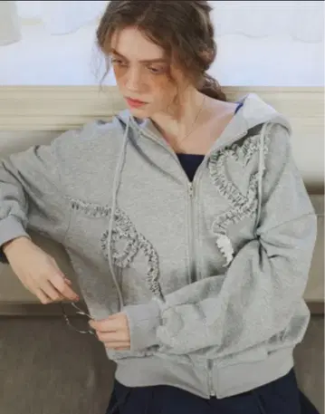 idem 이뎀 heart frill hoodie