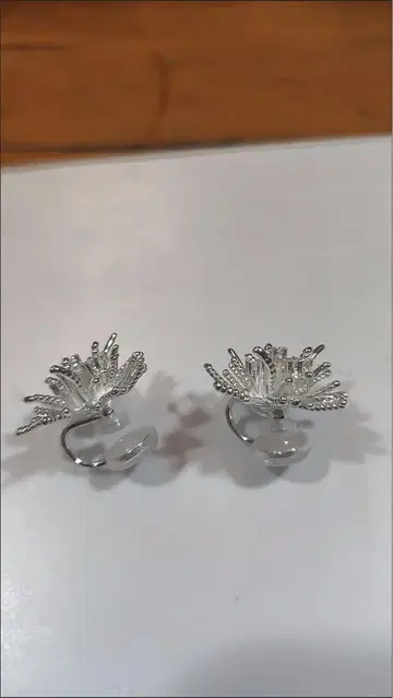 꽃 모양 클립형 귀찌 실버
