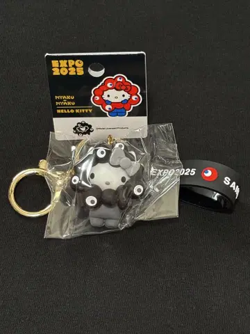 간사이 만박 한정판 산리오 흑백 미야쿠미야쿠 키링 헬로키티 블랙