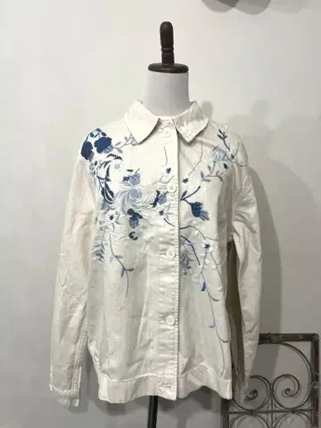 TOPSHOP 데님 자켓 화이트 자수 미사용, 택 포함