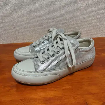 새상품급 부솔라 스니커즈 실버 22.5cm 35