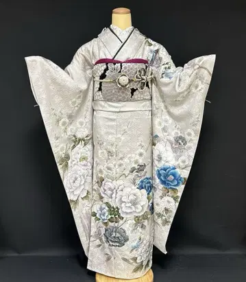 차분한 탁한 그레이 계열 동백과 모란의 후리소데 풀세트