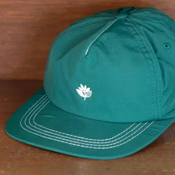 MAGENTA NYLON CAP