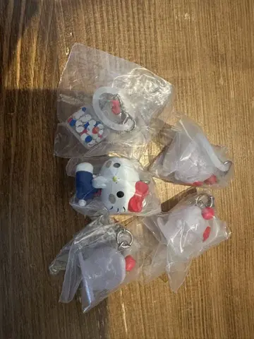 몽치치, 헬로키티 아크릴 키링 5개 세트