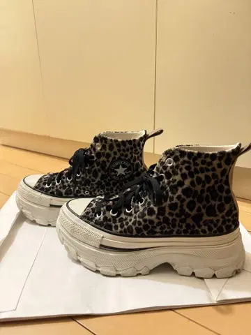 컨버스 스니커즈 트랙 웨이브 애니멀 퍼 24cm