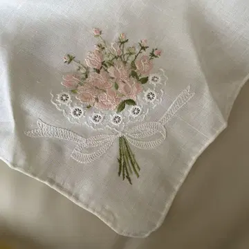 꽃다발 자수 화이트 손수건