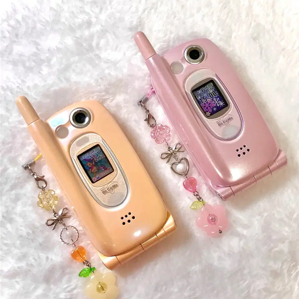 Classic Winnie the Pooh Y2K mock phone, mockup phone, flip phone