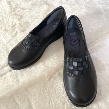 시착만 한 JANIS Comfy 23.5E 천연 가죽 컴포트 슈즈