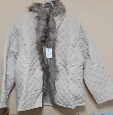 [ 가격 인하 ] 베이지 퀼팅 자켓 퍼 포함 SY077