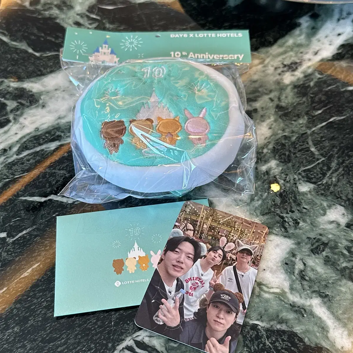 Day6 lotte world ロッテワールドホテル ポーチ ソウル松坡区のロッテホテルワールドがKポップバンドDAY6と協業