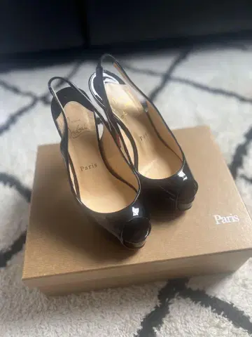 Christian Louboutin 오픈토 하이힐