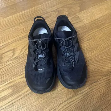 HOKA 스니커즈
