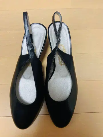긴자 요시노야 블랙 백 스트랩 펌프스 미사용 새상품