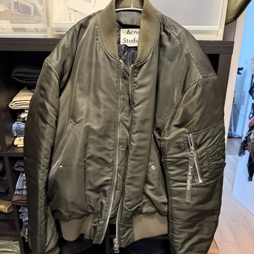 Acne Studios ネイビー MA-1ジャケット　48サイズ Acne Studios ネイビー MA-1ジャケット 48サイズ
