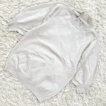 내추럴 뷰티 베이직 화이트 하이넥 스웨터 오부 소매 M 사이즈