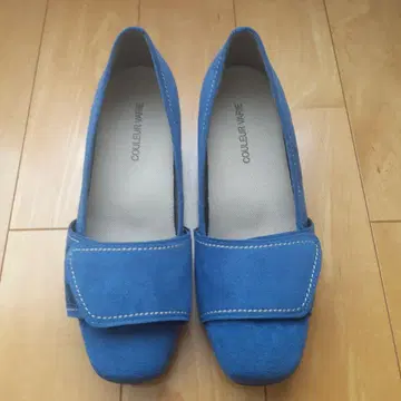 크롤 발리에 폭 조절 가능한 파란색 펌프스 23.5cm