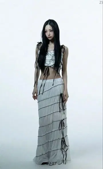 멜트 더 레이디 check mellow tops