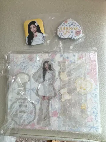 ILLIT 세븐 복권 원희 아크릴 스탠드 캔뱃지 세트