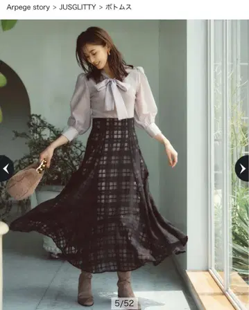 체크 무늬 플레어 스커트