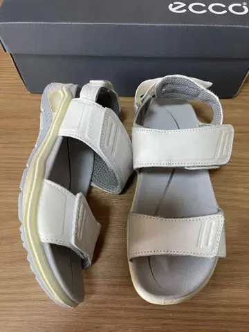 ecco 가죽 샌들 미사용 22.5cm~23.5cm 36 화이트