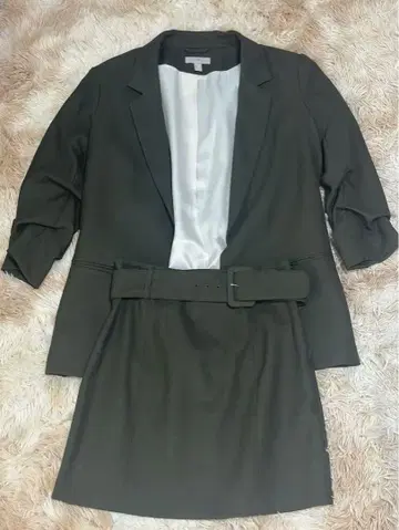 H&M 소매 개더 미니 스커트 카키 셋업